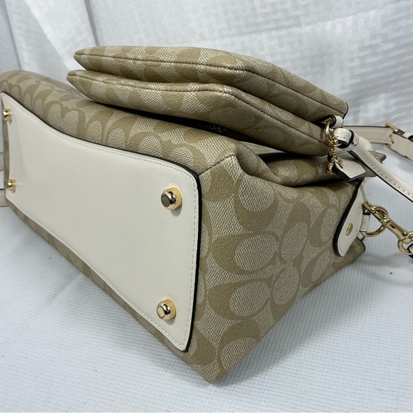 Coach Lillie Carryall Cream with Signature Monogram w/pouch...